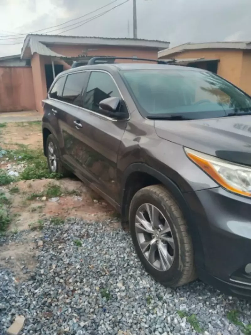 Toyota Highlander   - 2015