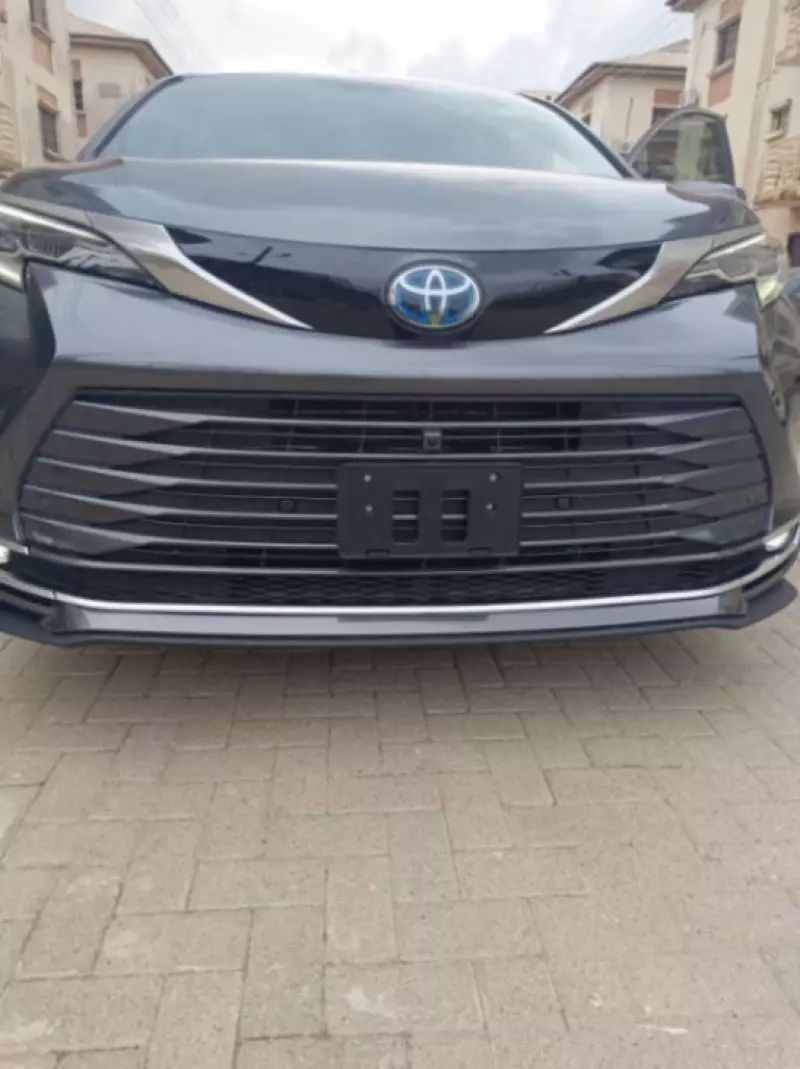 Toyota Sienna   - 2025