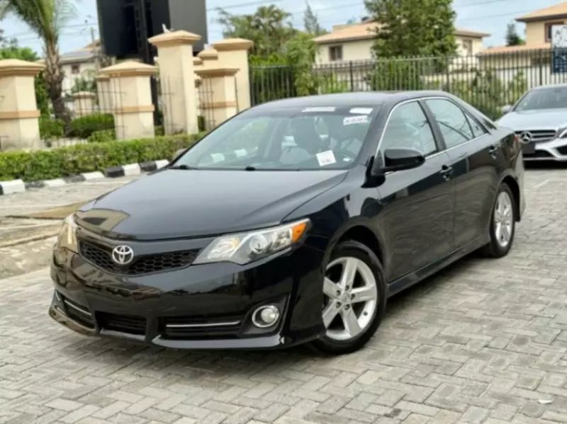 Toyota Camry   - 2014