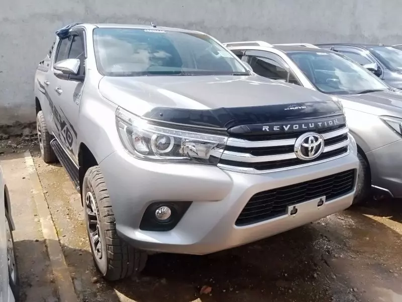 Toyota Hilux   - 2017