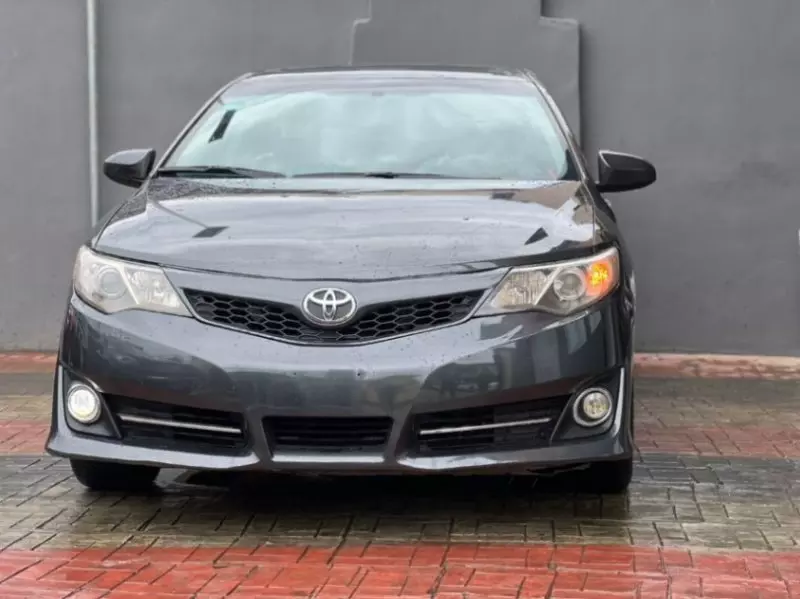 Toyota Camry   - 2014