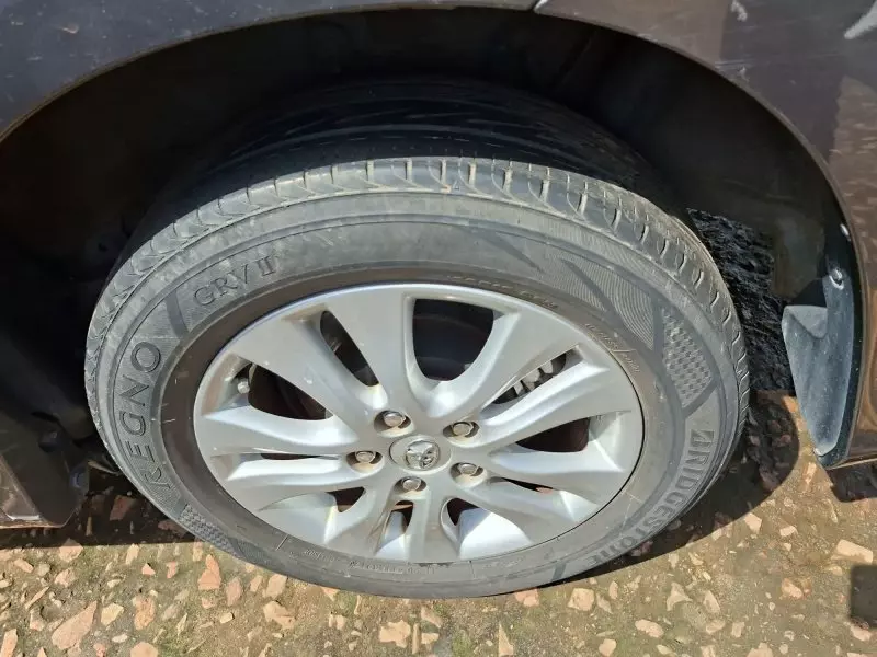 Toyota Noah   - 2012