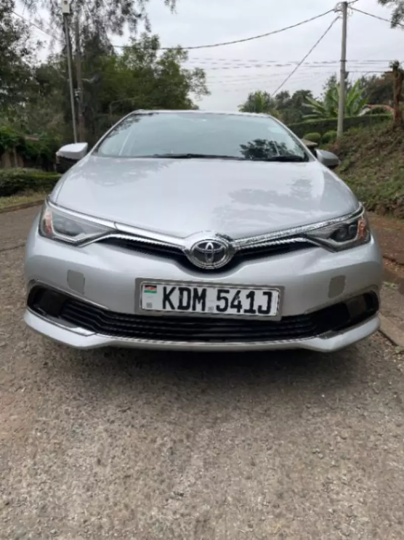 Toyota Auris   - 2015
