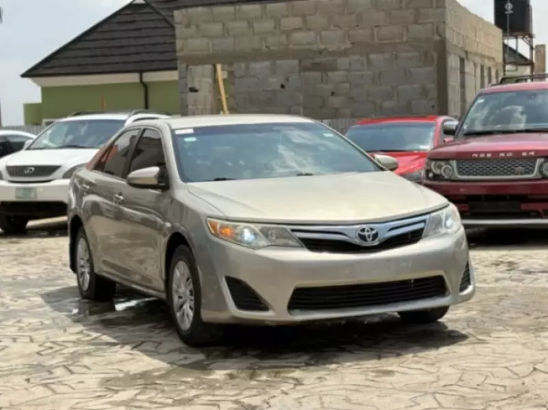 Toyota Camry   - 2013