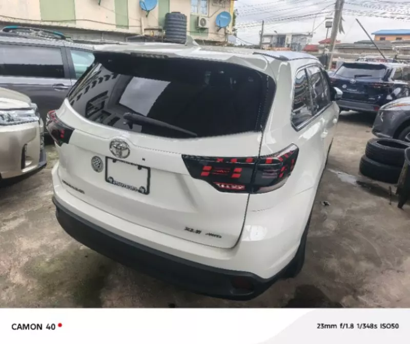 Toyota Highlander   - 2016