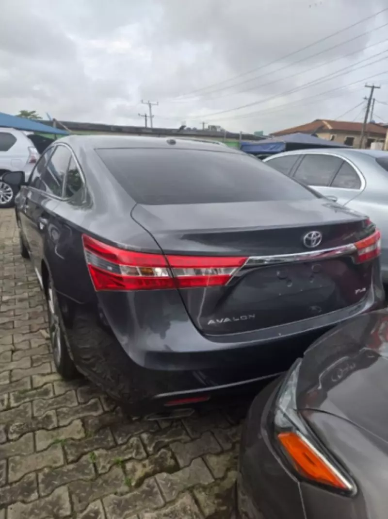 Toyota Avalon   - 2015