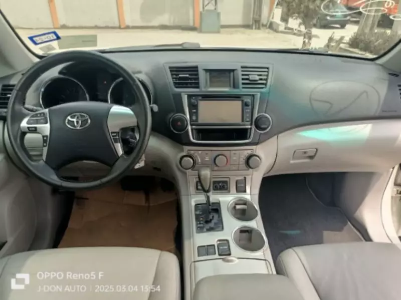 Toyota Highlander   - 2013