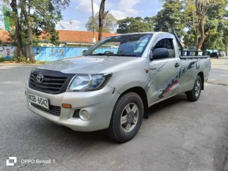 Toyota Hilux   - 2013