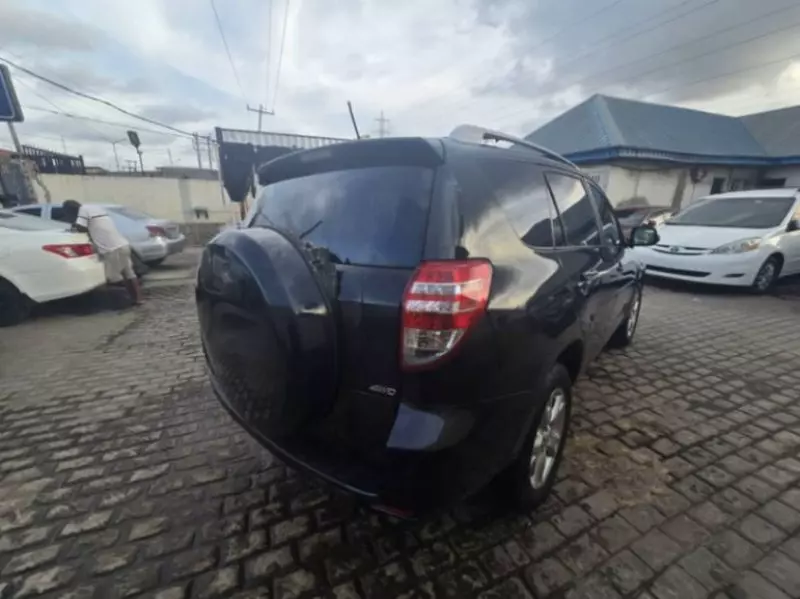 Toyota RAV4   - 2009