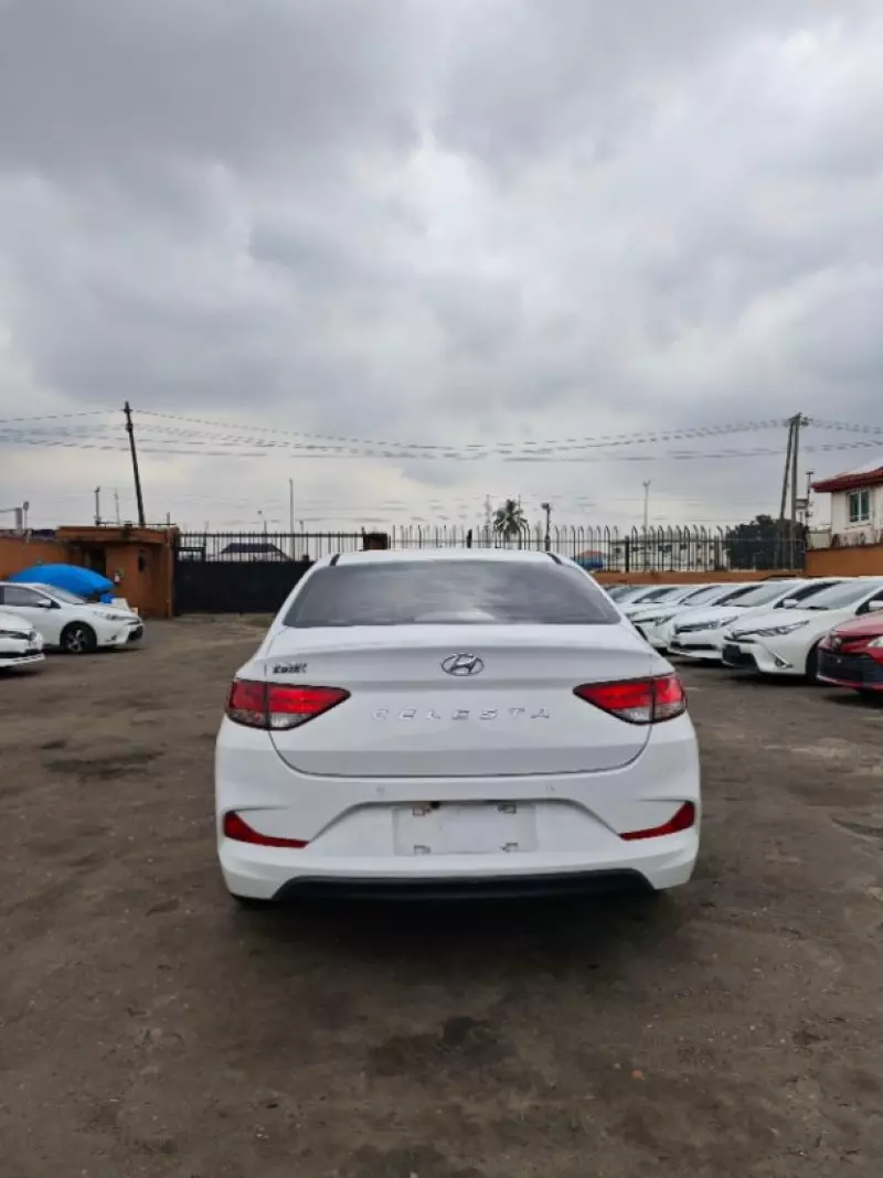 Hyundai Elantra   - 2019