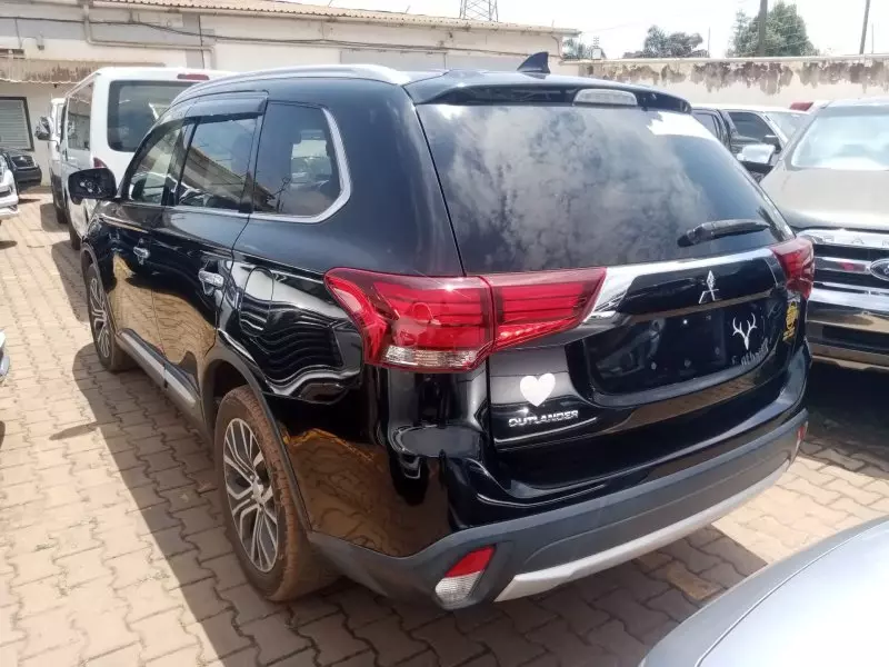 Mitsubishi Outlander hybrid    - 2012