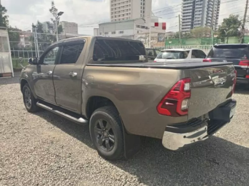 Toyota Hilux   - 2020
