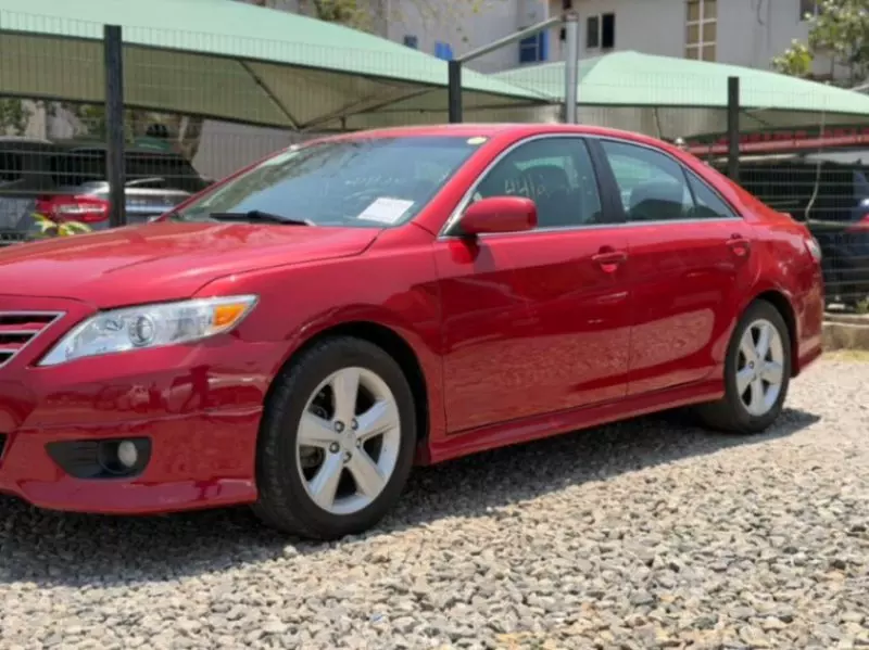 Toyota Camry   - 2011