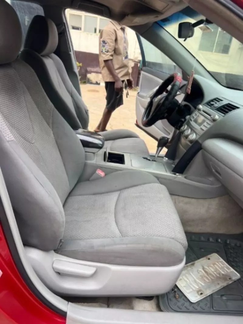 Toyota Camry   - 2010