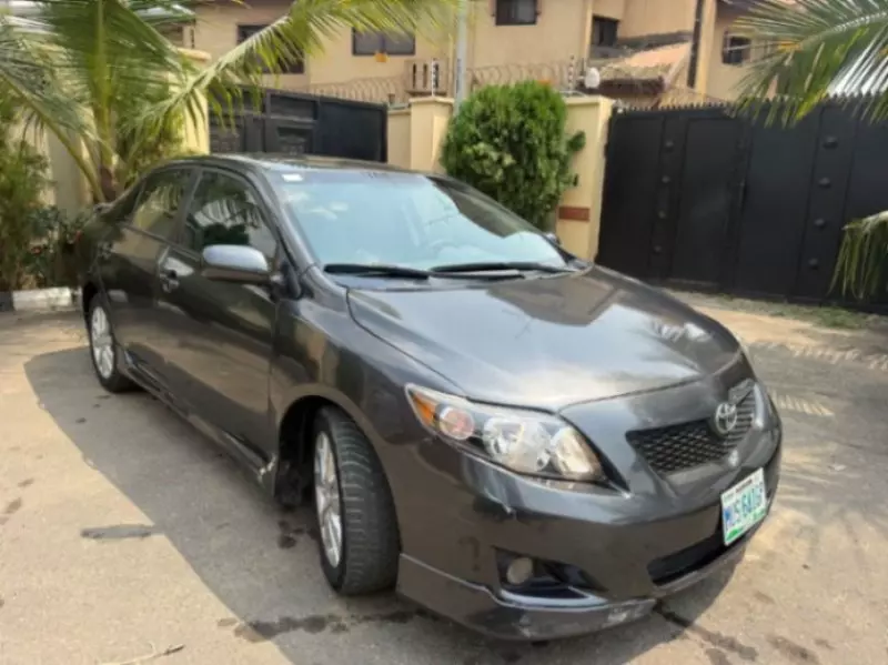 Toyota Corolla   - 2010