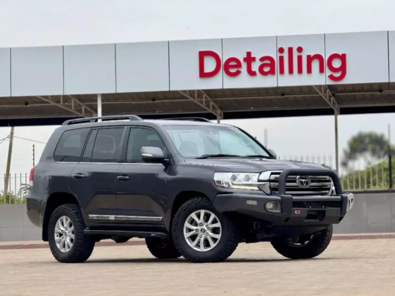 Toyota Landcruiser  V8   - 2018