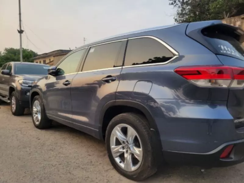 Toyota Highlander   - 2016
