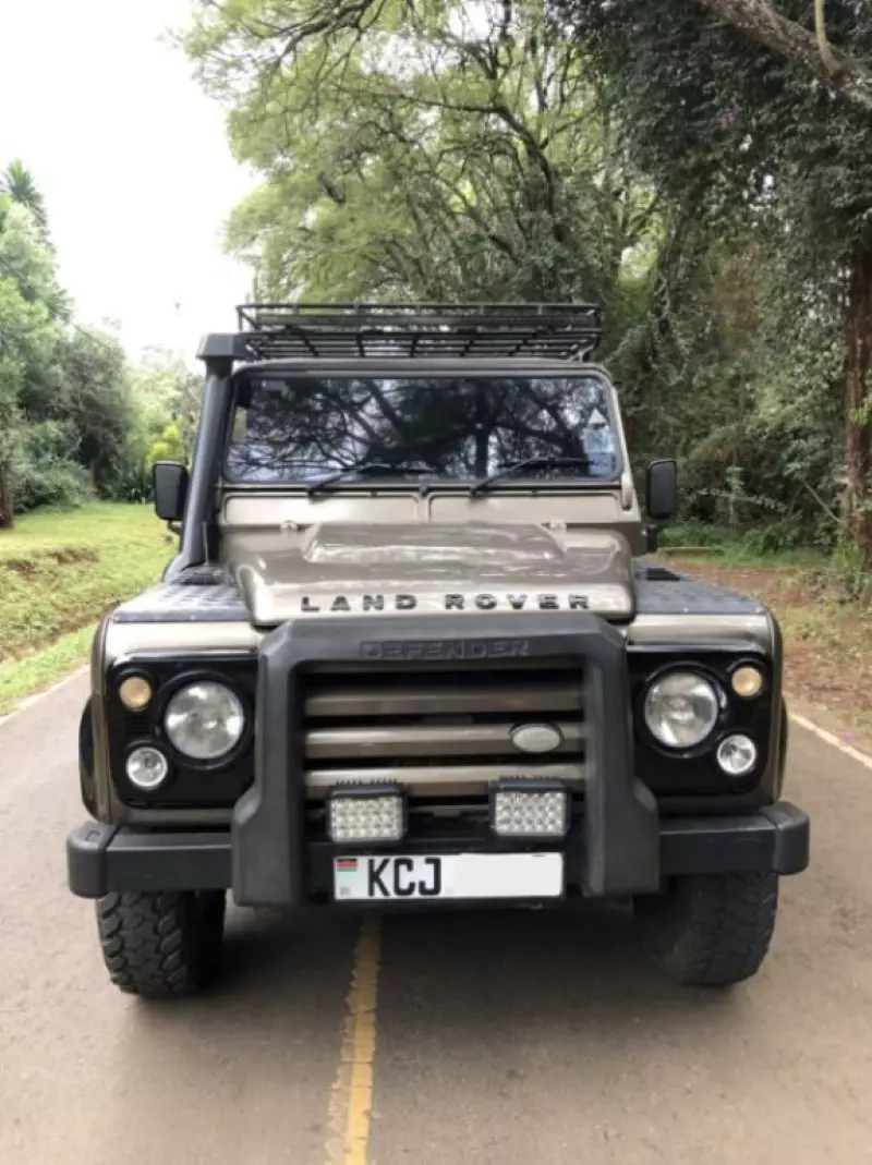 Land Rover Defender   - 2011