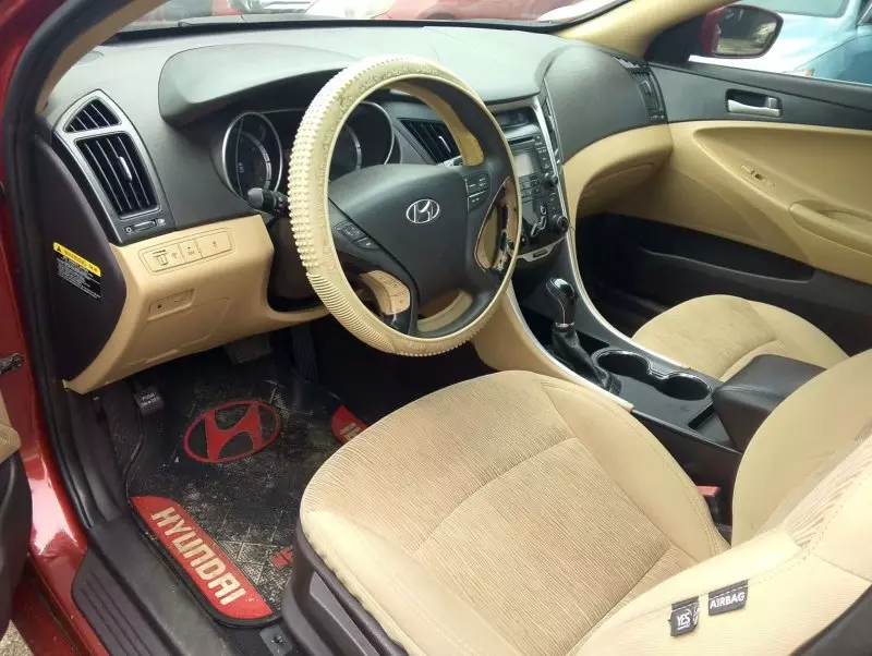 Hyundai Sonata   - 2012