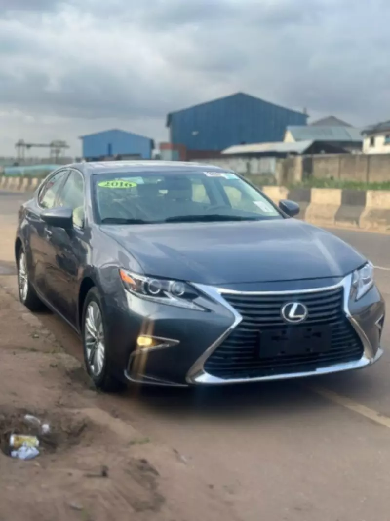 Lexus ES 350   - 2016