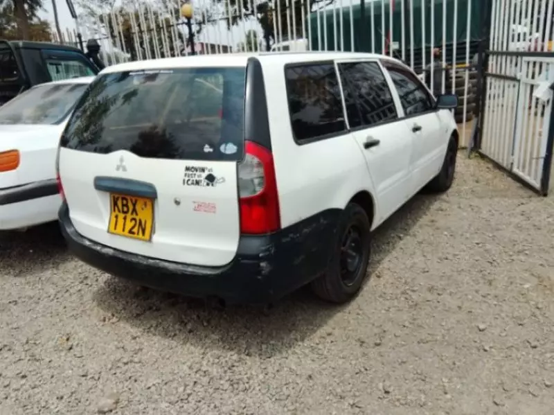 Mitsubishi Lancer   - 2000