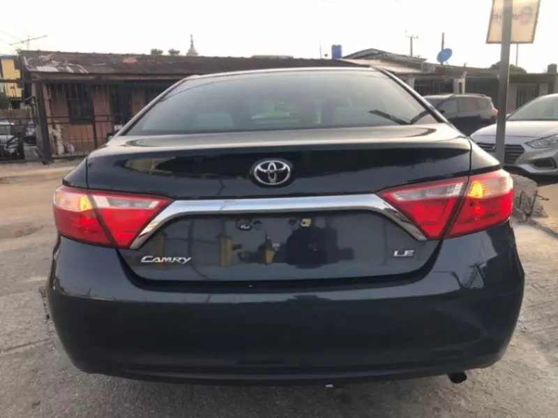 Toyota camry   - 2016