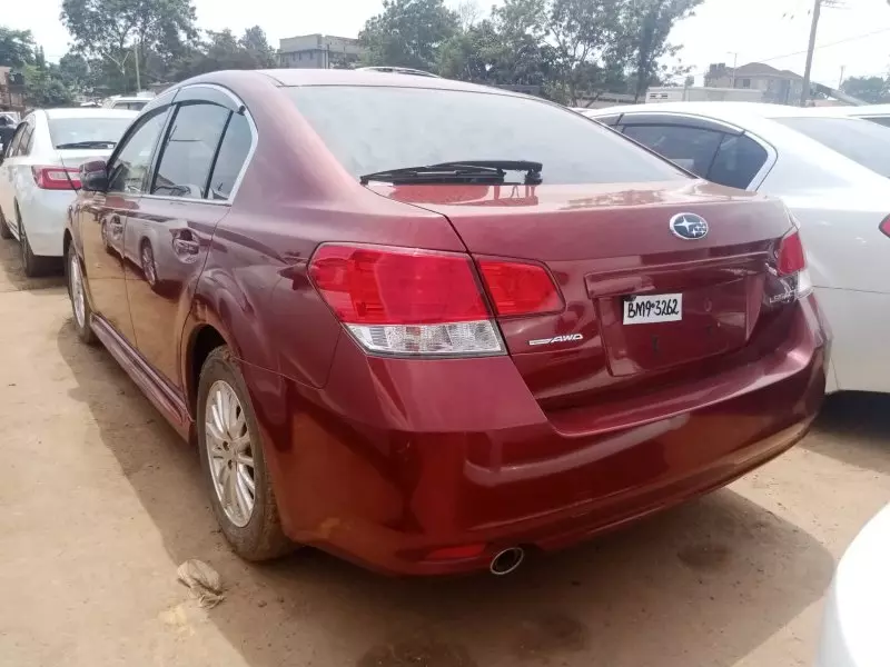 Subaru Legacy   - 2011