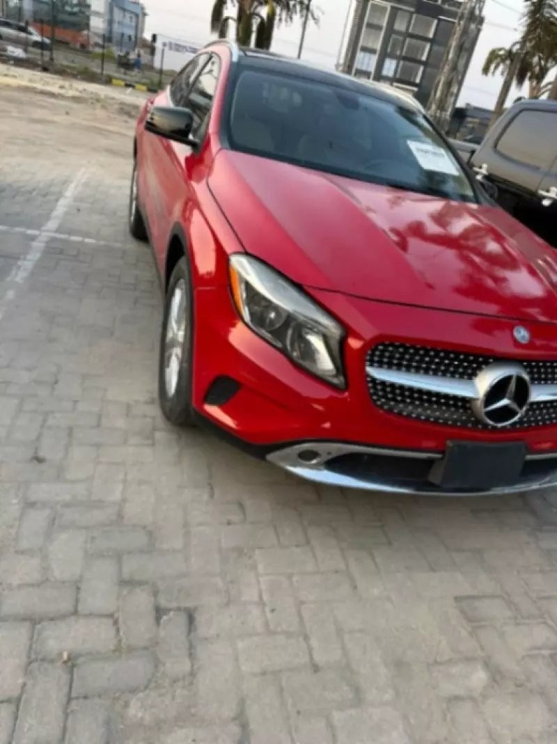 Mercedes-Benz GLA-Class   - 2015