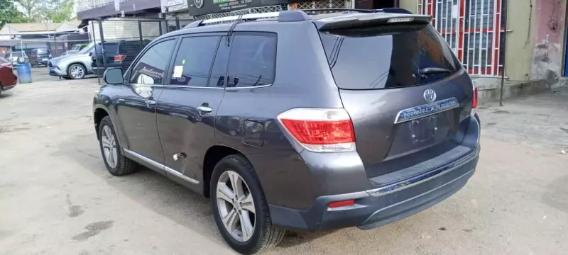 Toyota Highlander   - 2013
