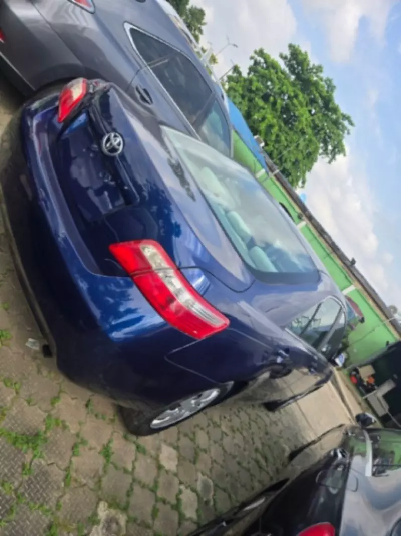 Toyota Camry   - 2009
