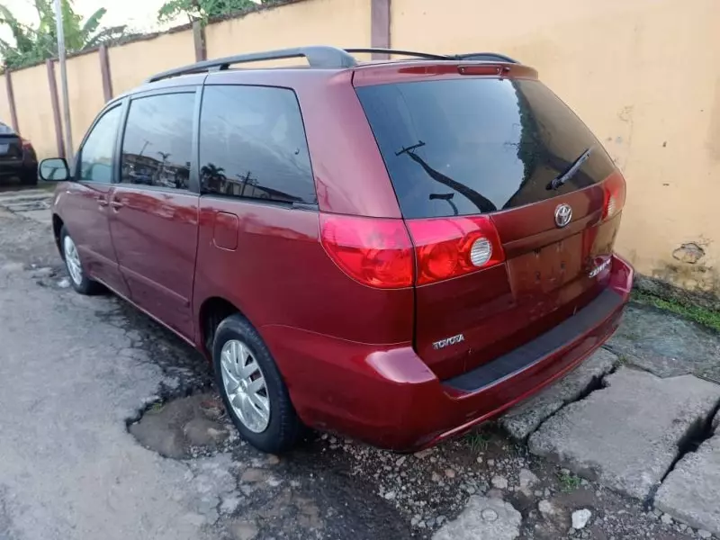 Toyota Sienna   - 2006