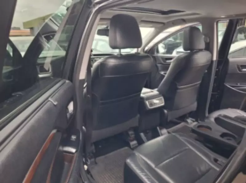 Toyota Highlander   - 2016