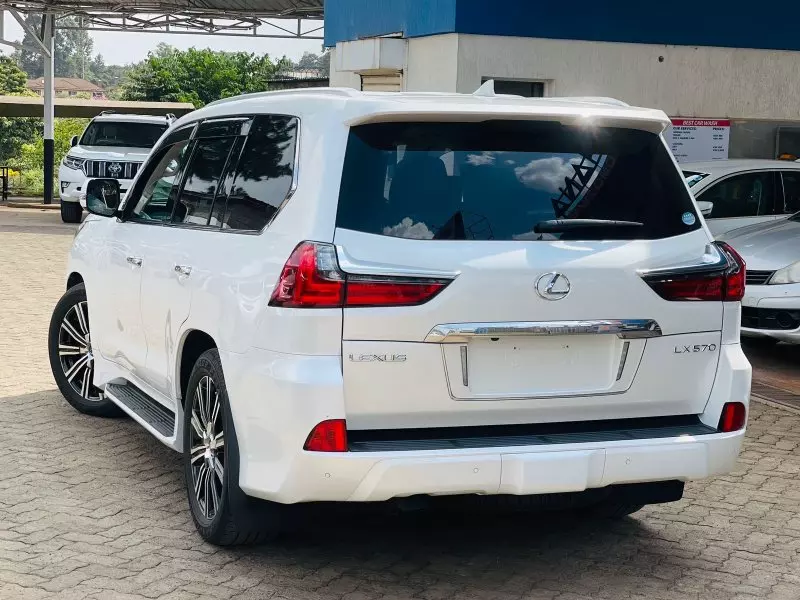 Lexus LX 570   - 2018