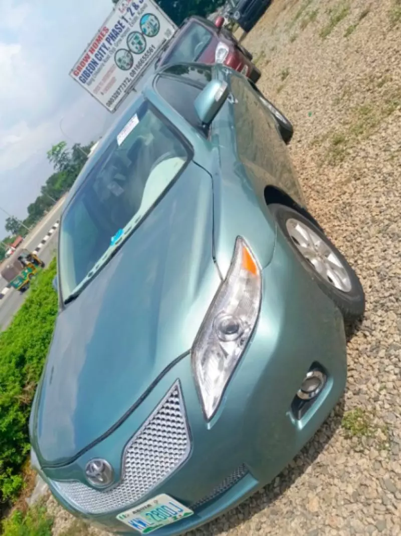 Toyota Camry   - 2011