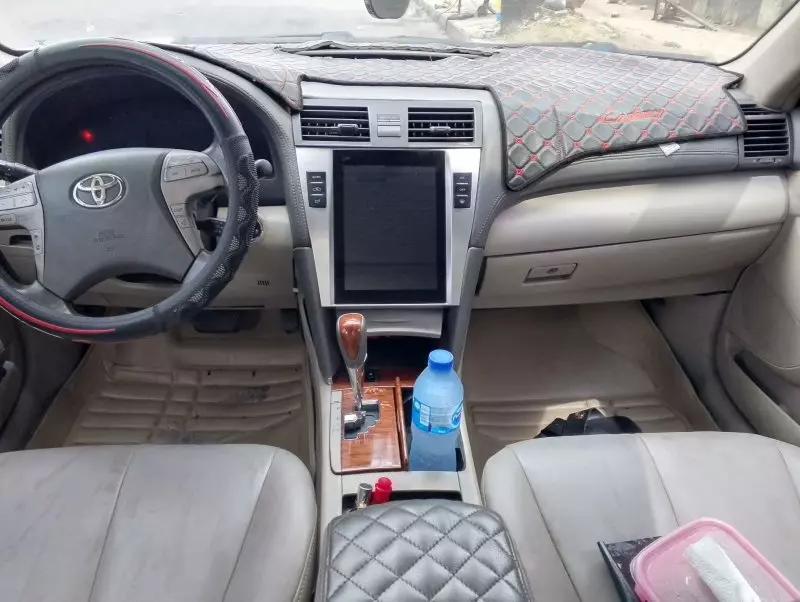 Toyota Camry   - 2010