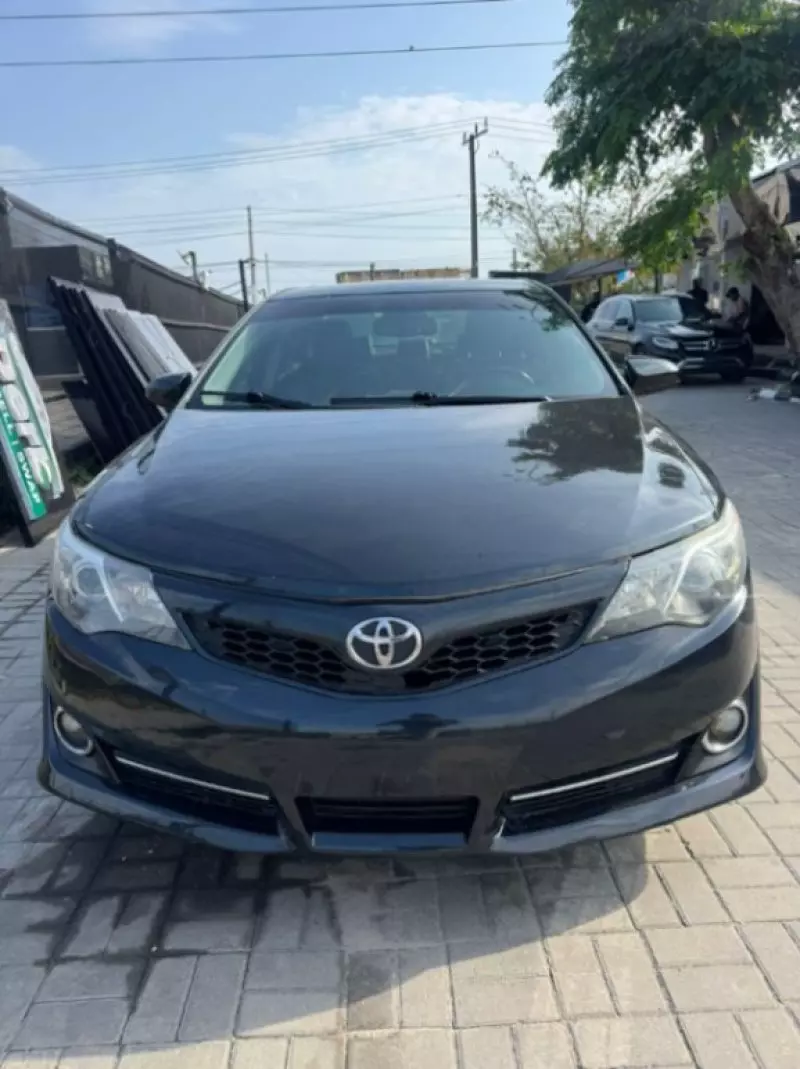 Toyota Camry   - 2013