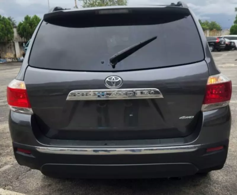 Toyota Highlander   - 2012