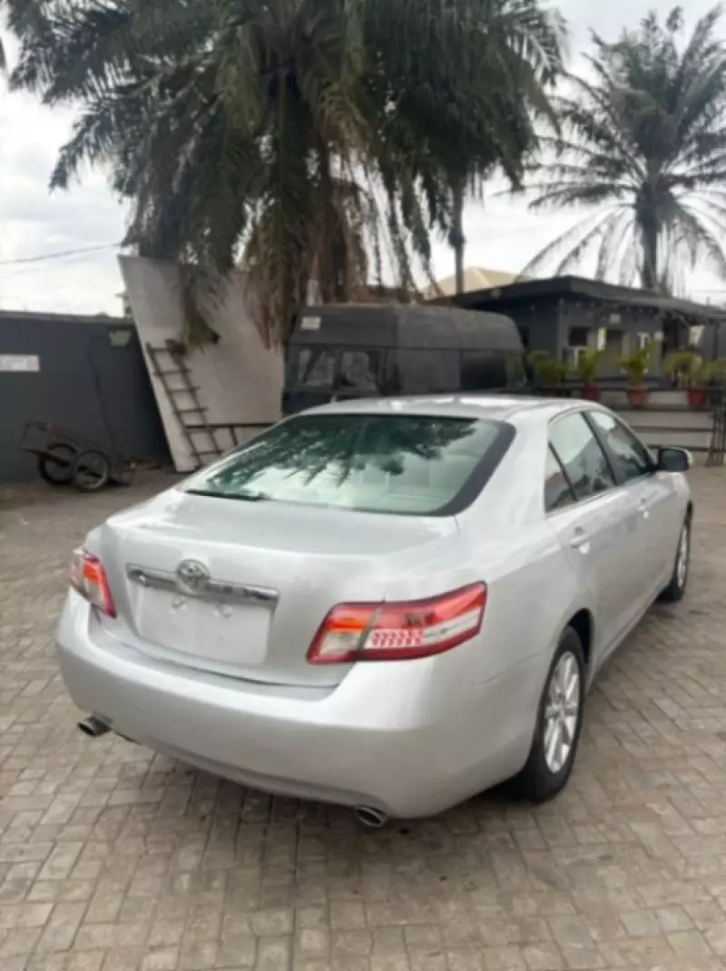 Toyota Camry   - 2011