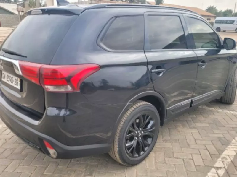 Mitsubishi OUTLANDER   - 2020