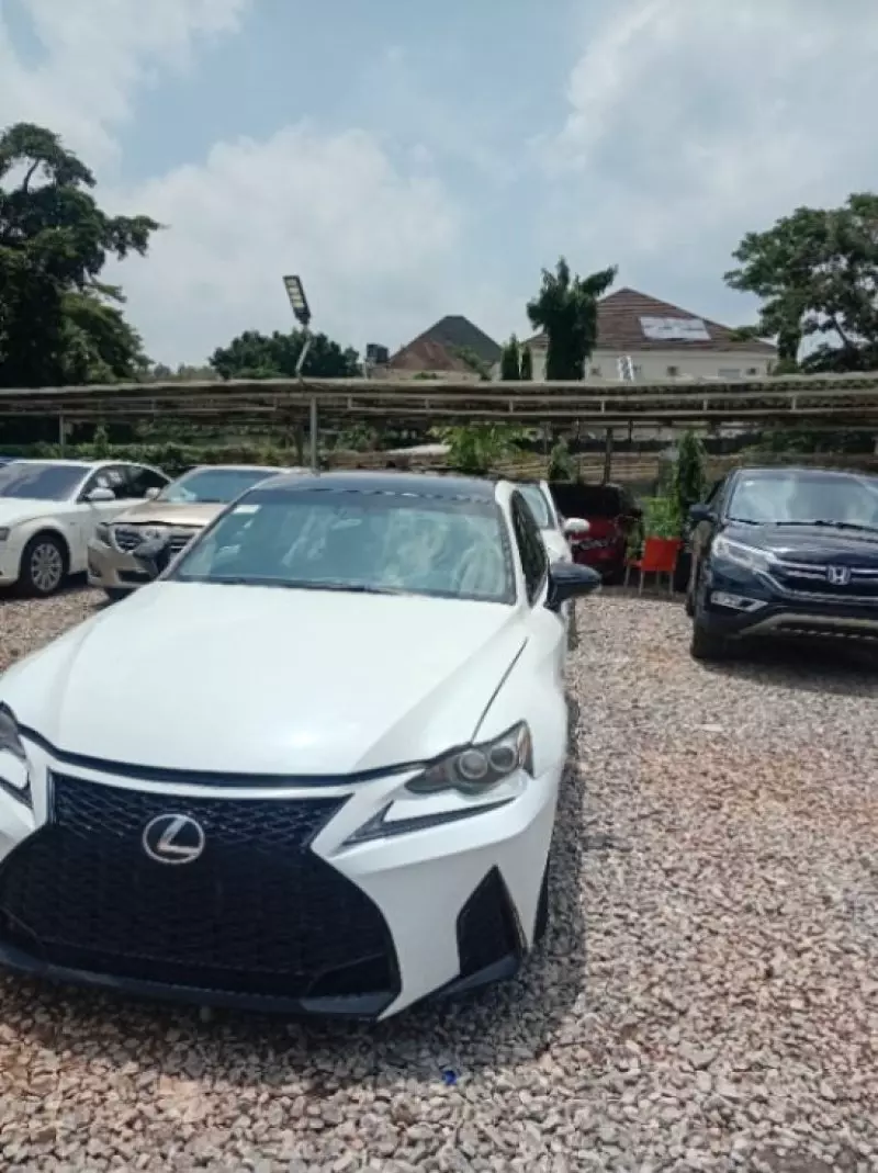 Lexus IS   - 2015