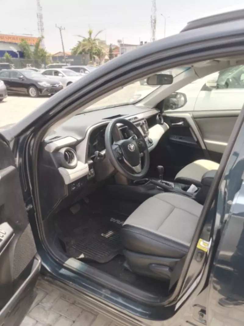 Toyota RAV 4   - 2017
