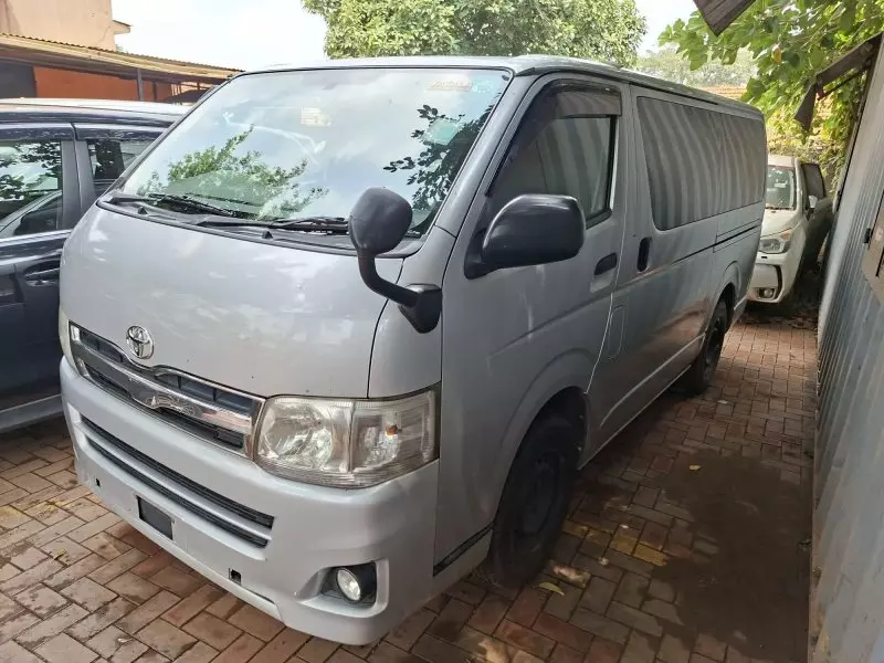 Toyota Hiace   - 2013