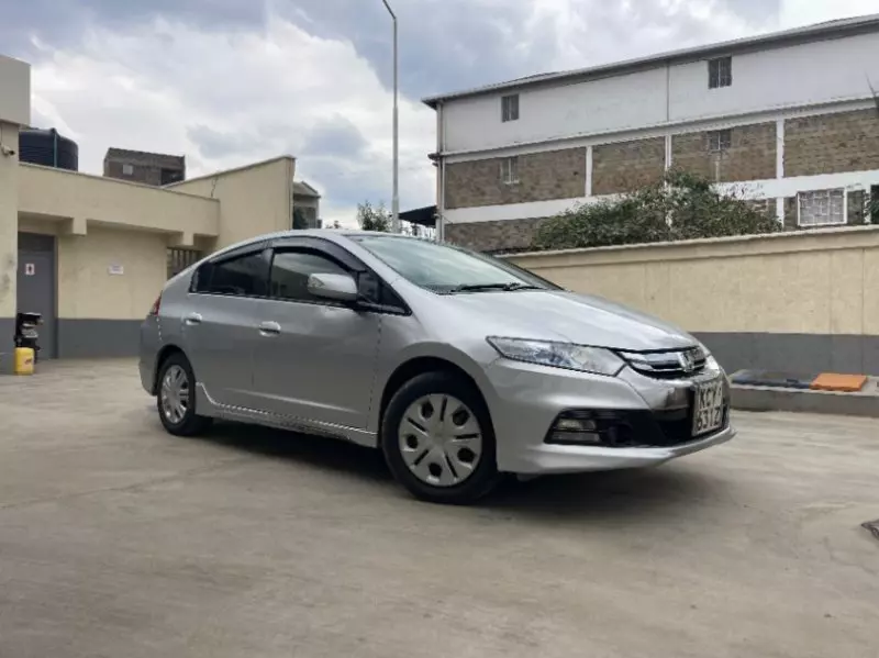 Honda Insight   - 2013