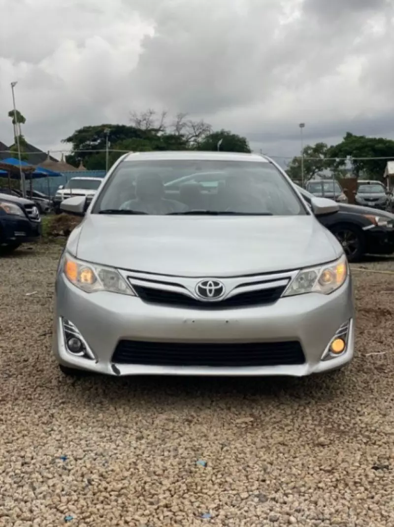 Toyota camry   - 2013