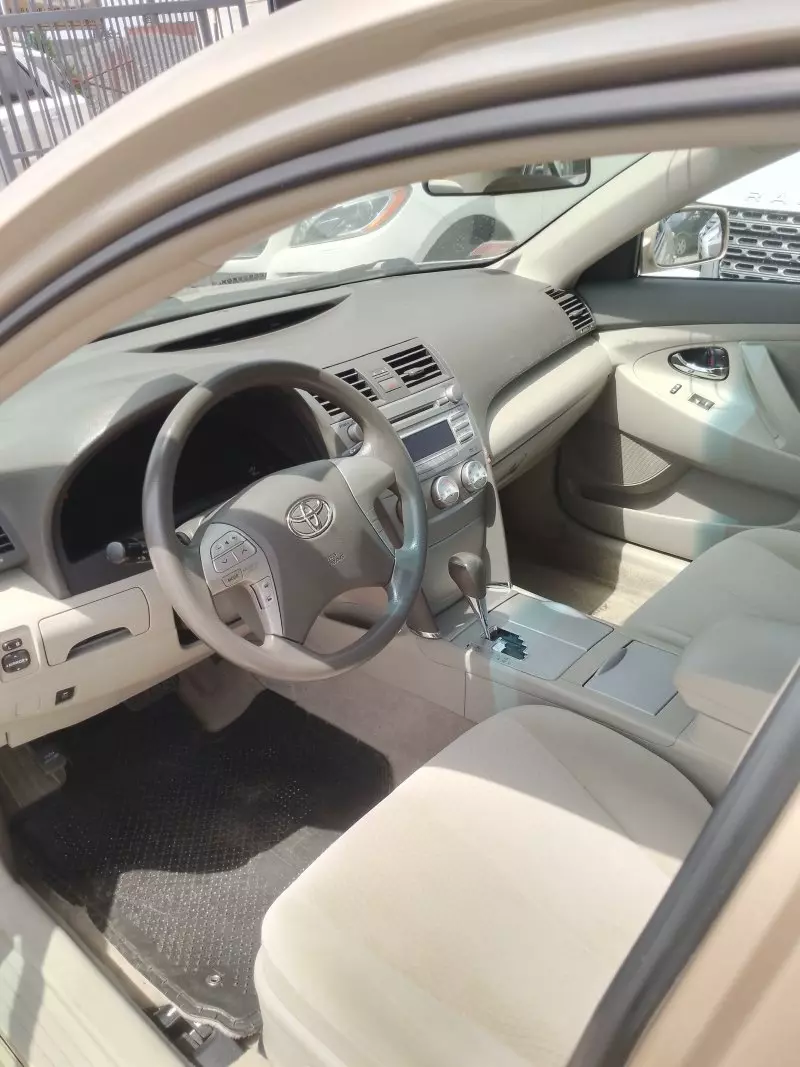 Toyota Camry   - 2010