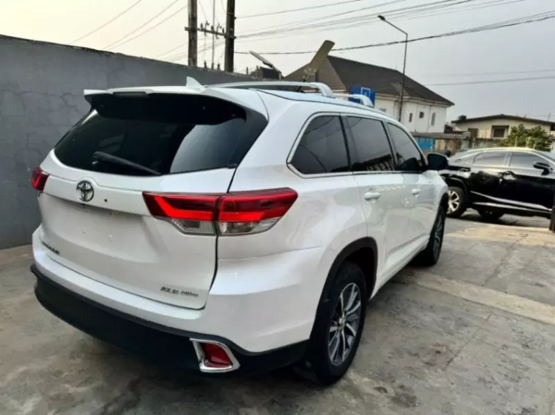 Toyota Highlander   - 2017