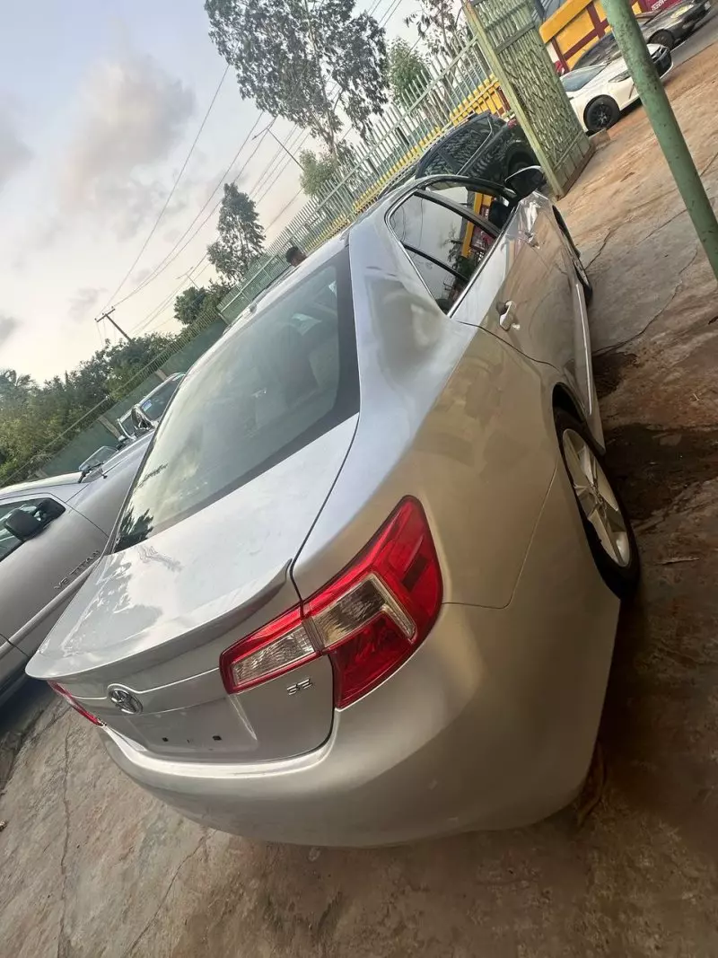 Toyota Camry   - 2012