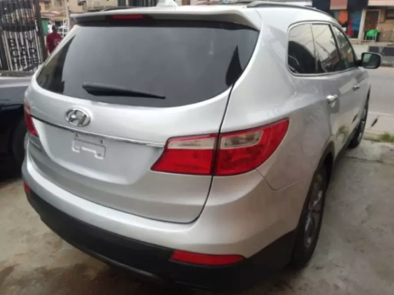 Hyundai Santa Fe   - 2014