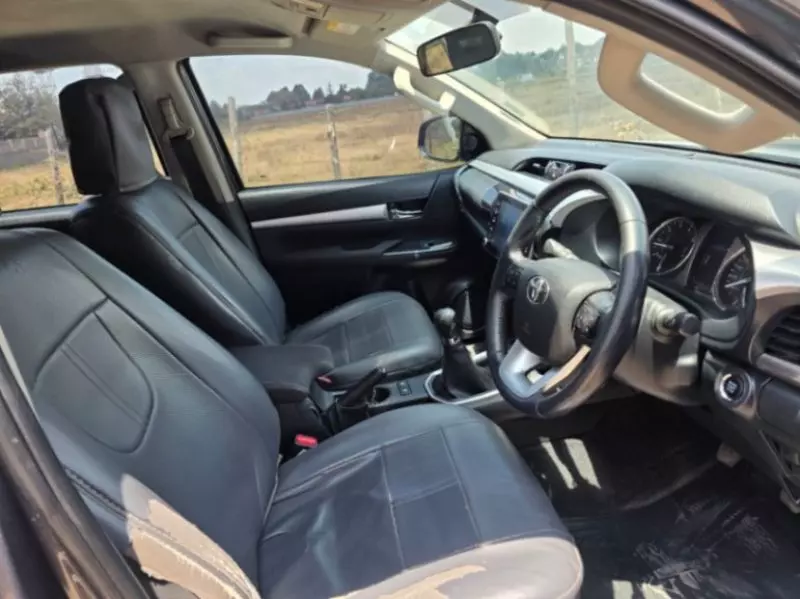 Toyota Hilux   - 2021