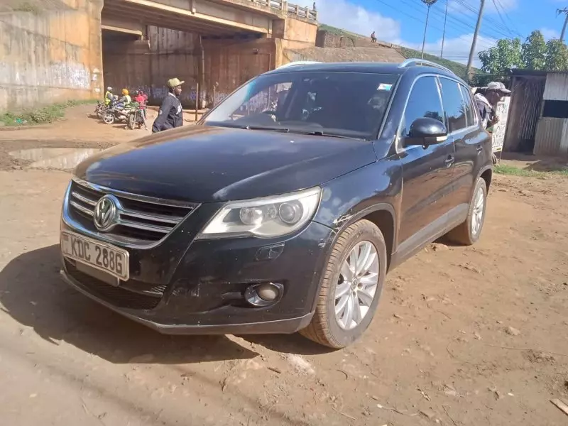 Volkswagen Tiguan - 2011